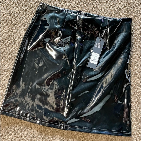 Fashion Nova Latex mini skirt size small - Picture 2 of 3